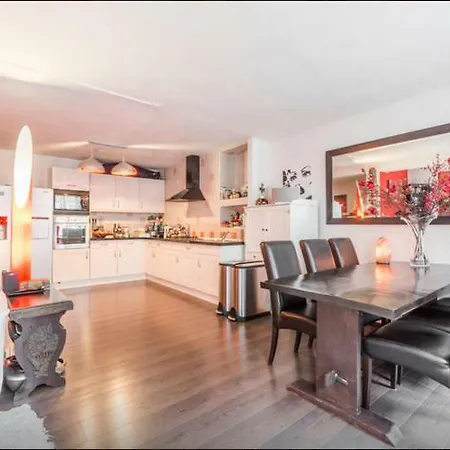 Luxury Apt Perfect Central Location Apartment *
